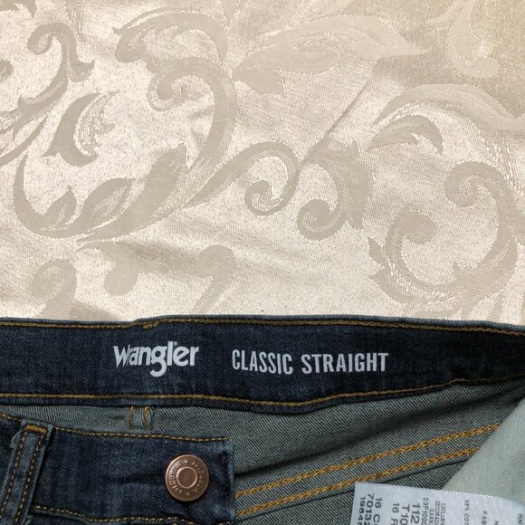 Wrangler Classic Straight Fit Jeans. Sz 16R. Adj. waistband. Like NEW Condition - Picture 6 of 9